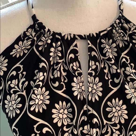 Elegant Black and White Maxi Dress - Picture 3 of 8